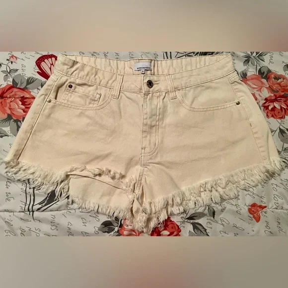 NWOT Women’s WeWoreWhat high waist bf fit cream fringe cutoff denim shorts sz 29 - Picture 4 of 10